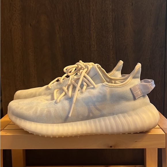 Yeezy Boost 350 V2 Cream White - Picture 1 of 3